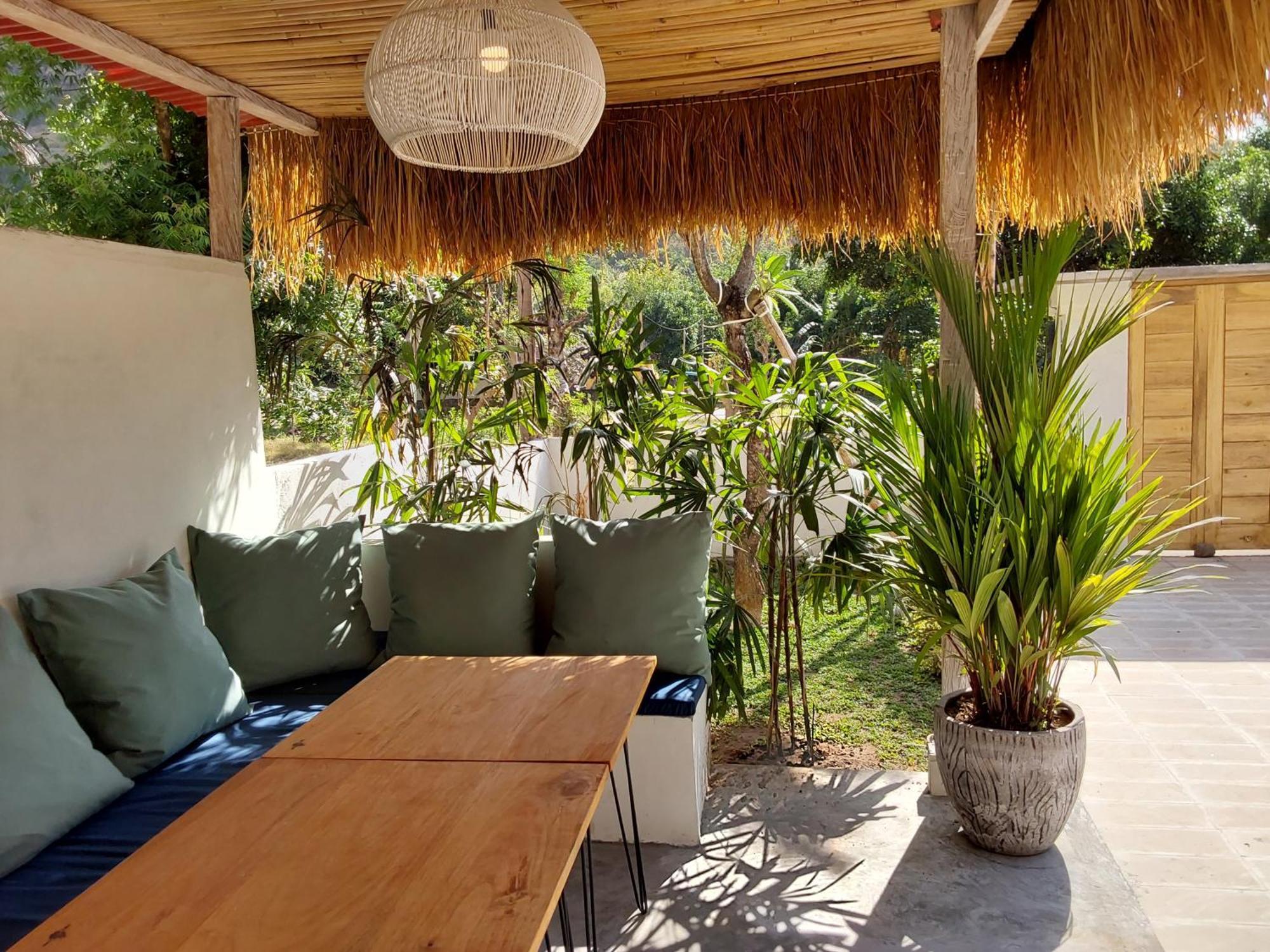 Okaoki Homestay Amed Exterior foto